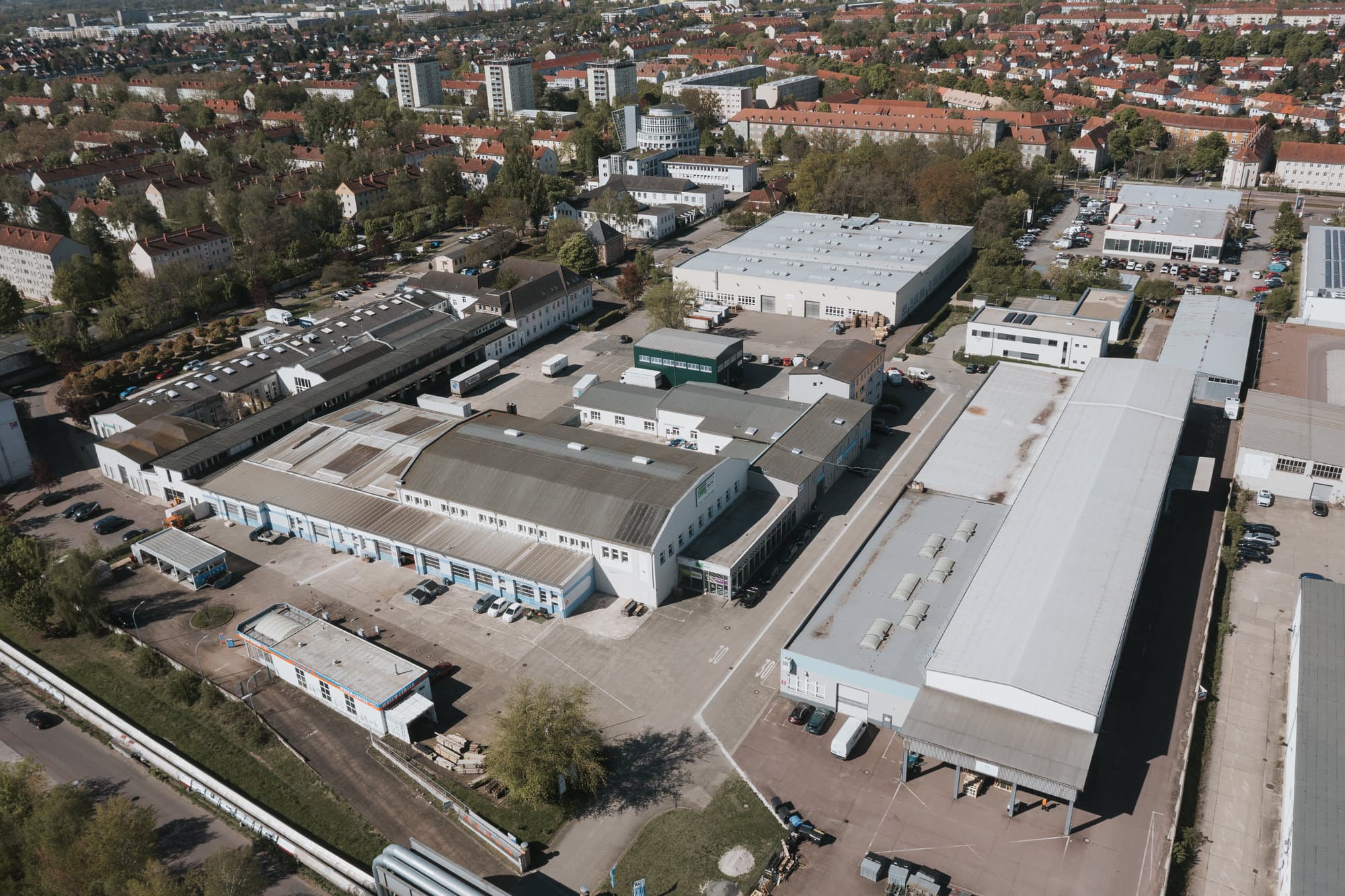 Luftaufnahme des 1A Gewerbeparks mit Halle 2