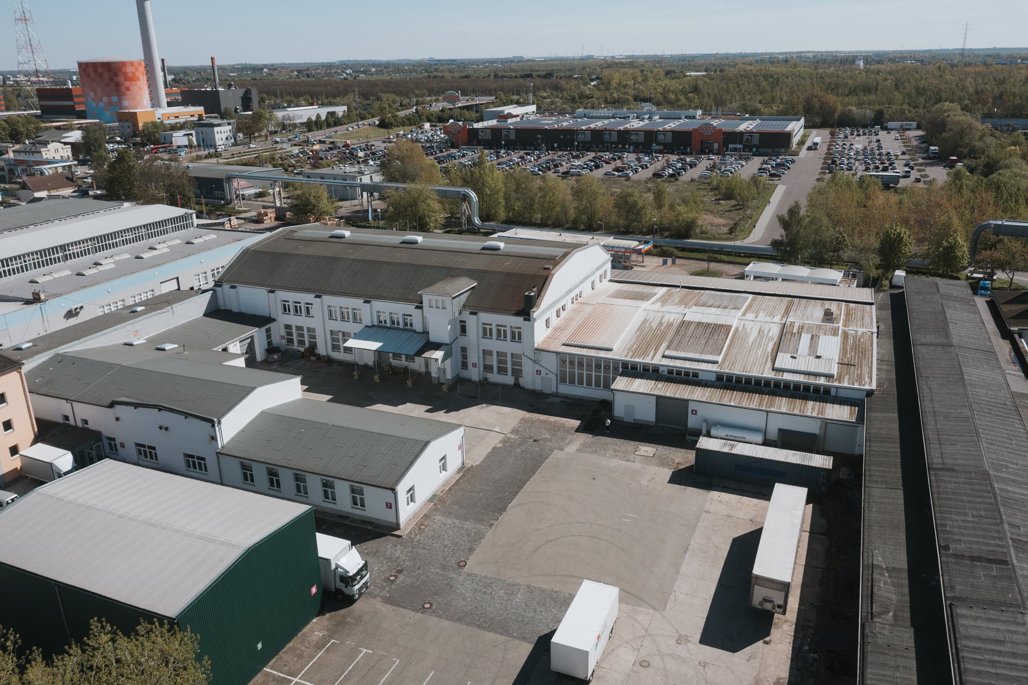 Luftaufnahme des Innenhofs mit Halle 3