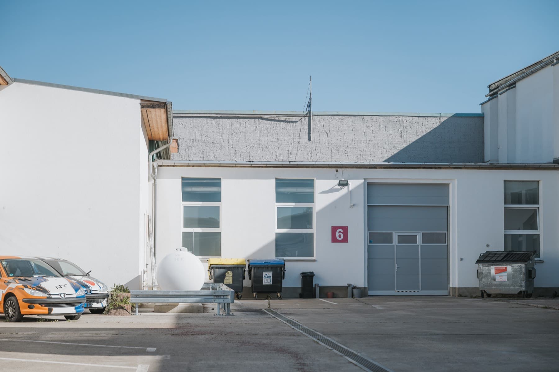 Sektionaltor der Halle 6 in Frontalansicht